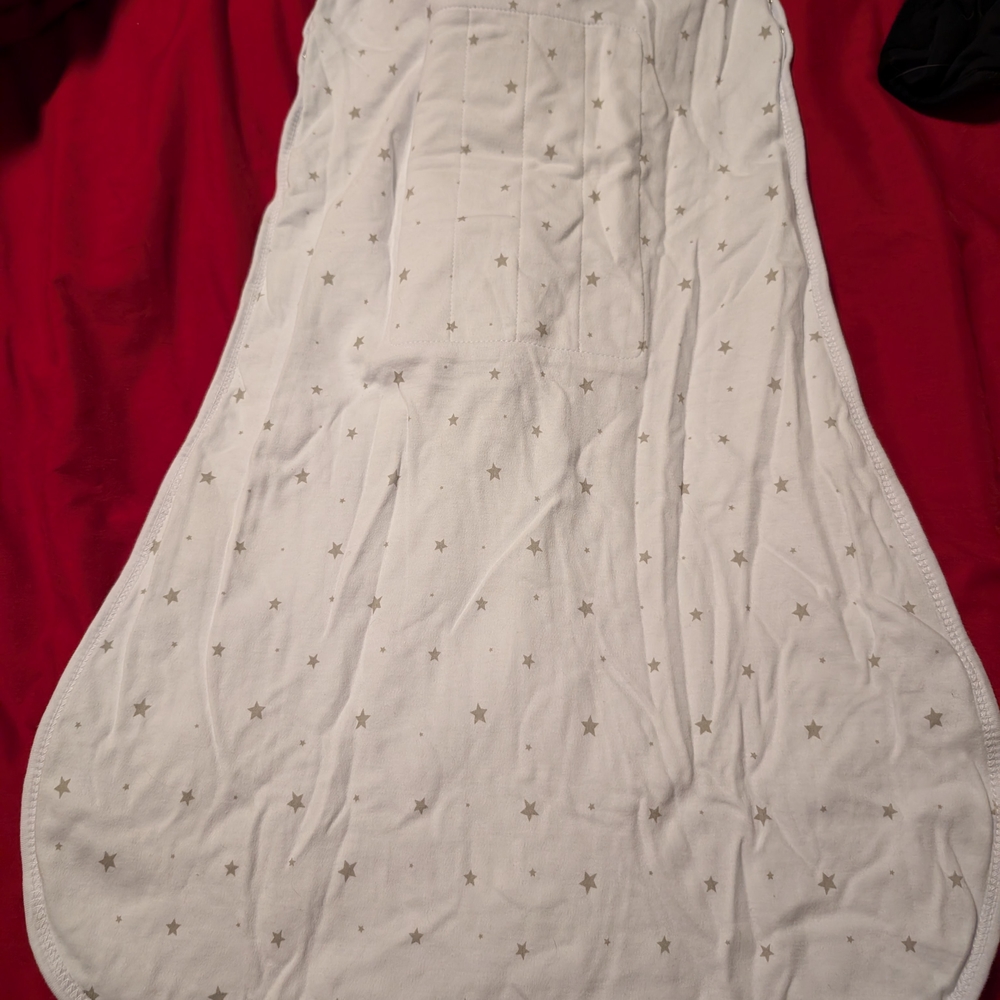 White Star-Patterned Swaddle - Picture 7 of 10